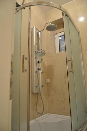 Bathroom - Jardin Hotel Belgrade (Belgrade)