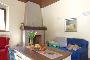 Télévision, cheminée