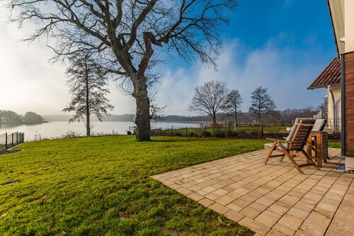 5 Sterne Ferienhaus direkt am See mit Sauna-Kamin-103m² für 4 Personen