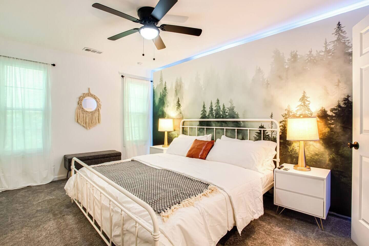 2 chambres, bureau, fer et planche à repasser, accès au Wi-Fi (inclus)