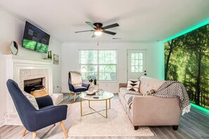 Smart TV, offices - Scandinavian Retreat cls to Battery/Truist/ W King (Smyrna)