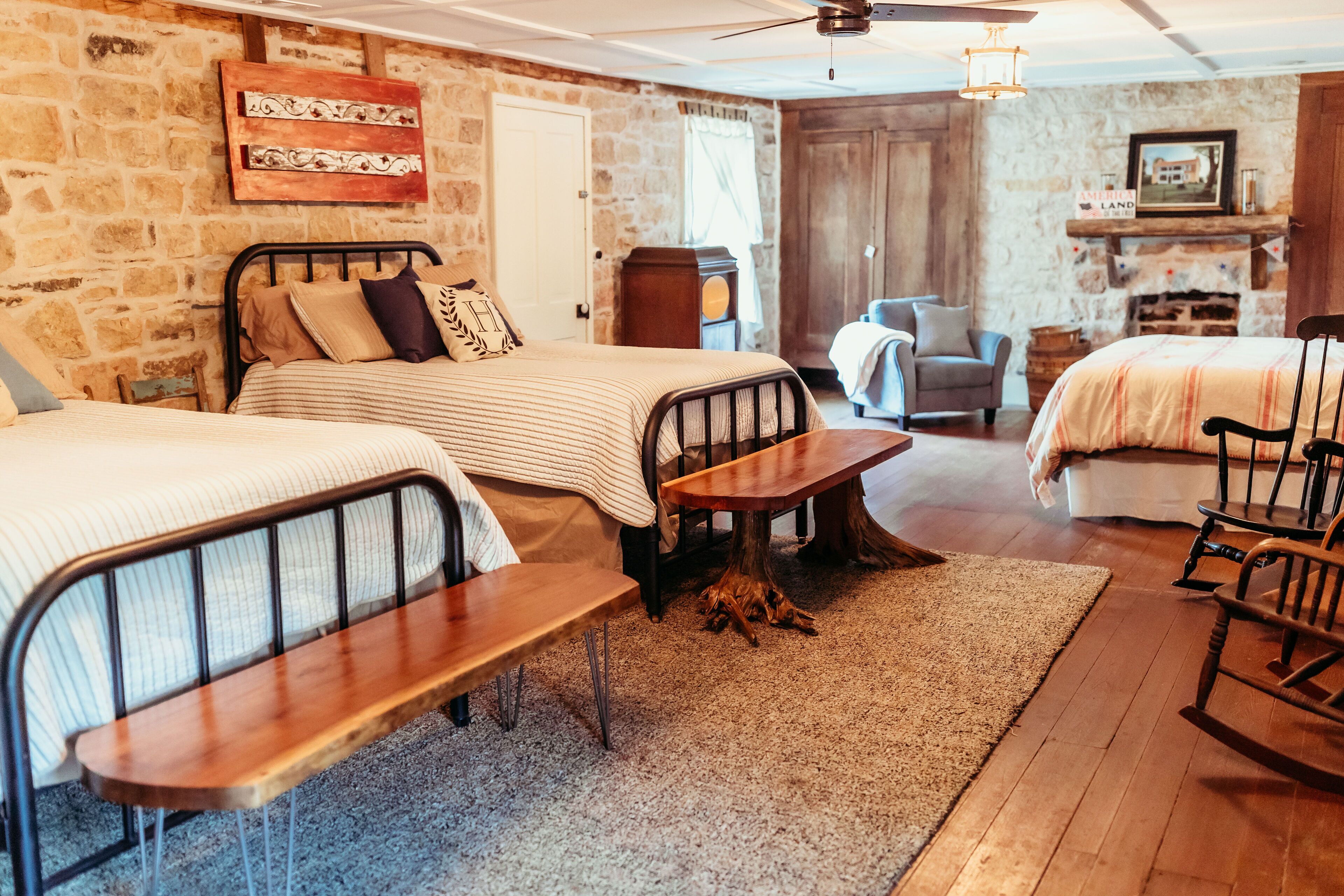 Desk, iron/ironing board, WiFi, bed sheets
