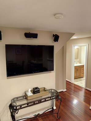 Interior - Newly Remodeled! Near Old Town - 2 metros - Solar Home away from home 1600sq (Alexandria)