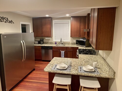 Newly Remodeled! Near Old Town - 2 metros - Solar Home away from home 1600sq