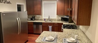 Newly Remodeled! Near Old Town - 2 metros - Solar Home away from home 1600sq