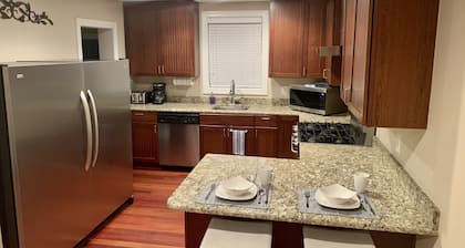 Newly Remodeled! Near Old Town - 2 metros - Solar Home away from home 1600sq