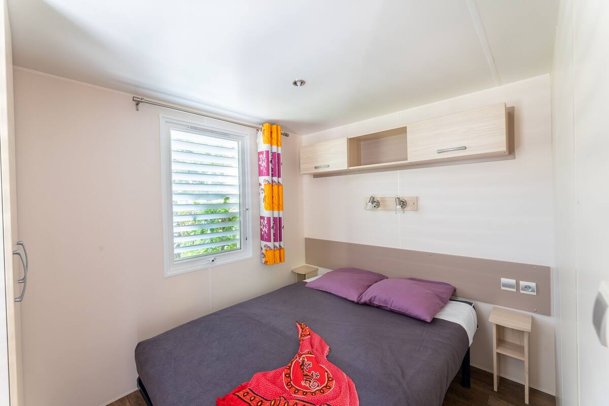 Classic Mobile Home | Cots/infant beds, individually decorated, individually furnished