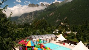Seasonal outdoor pool, sun loungers - Camping le Chateau de Rochetaillée (Le Bourg-d'Oisans)