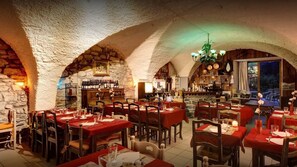 每日供應歐陸早餐 (每人 EUR8)