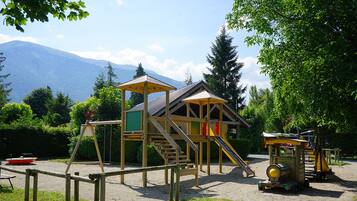 Tempat bermain anak - outdoor