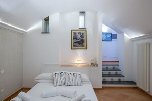 Apartment, 2 Bedrooms | Iron/ironing board, free cribs/infant beds, free WiFi, bed sheets