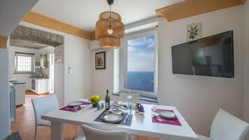 Apartment, 2 Bedrooms | In-room dining