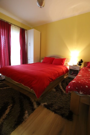 1 bedroom, desk, iron/ironing board, WiFi