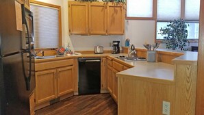 Unclassified image, 3 of 17, button - Mcnary 33 (Bend)