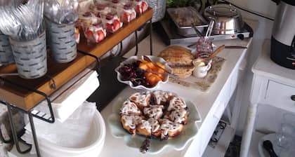 Zannabella -Valley View Lodge - scenic views-breakfast included