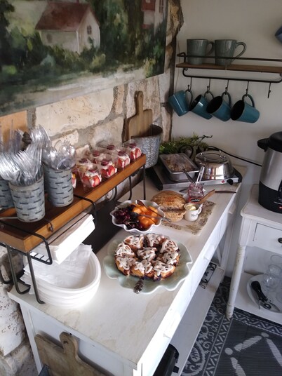 Zannabella -Valley View Lodge - scenic views-breakfast included