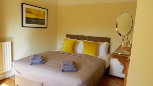 Self contained stylish city home