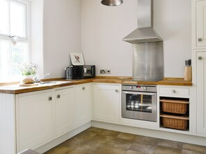 Dishwasher, cookware/dishes/utensils