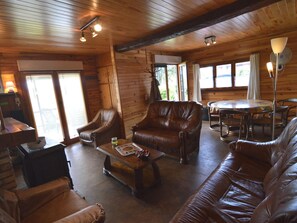 Living area - Comfortable Chalet in Petithan With Garden (Durbuy)