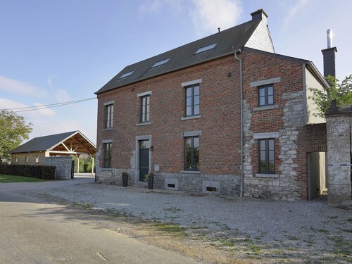 Bright Cottage with Sauna & Hot Tub near Dinant