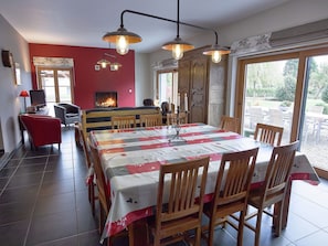 Dining - Bright Cottage with Sauna & Hot Tub near Dinant (Onhaye)