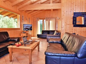 ชาเลท์ | บริเวณนั่งเล่น | เตาผิง