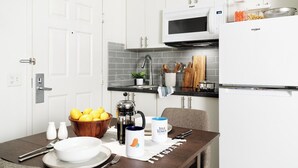 Geladeira, micro-ondas, cooktop, freezer