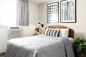 Standard Room, 1 Queen Bed (Refreshed)