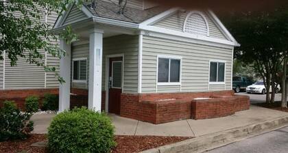 InTown Suites Extended Stay Birmingham AL - Huffman Road