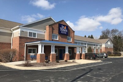 InTown Suites Extended Stay Chicago IL - Oakbrook 