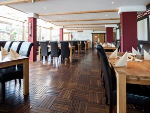 Dining - Chic Holiday Home in Vellinghausen near Ski Area (Meschede)