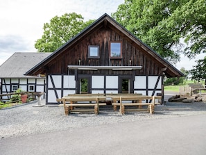 Exterior - Chic Holiday Home in Vellinghausen near Ski Area (Meschede)