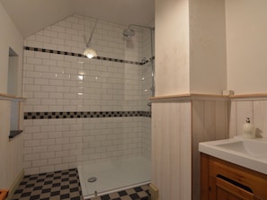Bathroom | Shower
