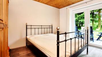 Nhà | 2 phòng ngủ, trang bị nội thất với thiết kế riêng biệt, bộ trải giường