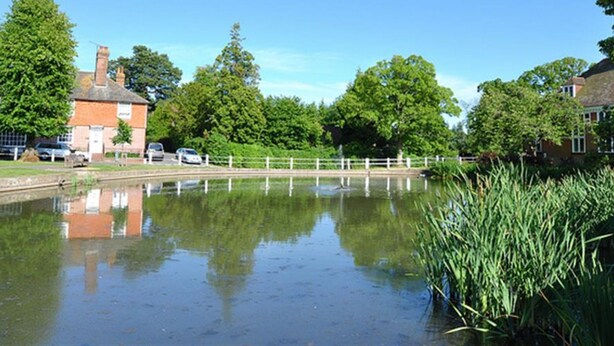 Lake - Romantic 1-bedroom Holiday Home in Goudhurst With Garden (Cranbrook)