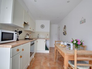 House | Private kitchen - Romantic 1-bedroom Holiday Home in Goudhurst With Garden (Cranbrook)