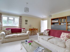 House | Living room - Romantic 1-bedroom Holiday Home in Goudhurst With Garden (Cranbrook)