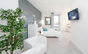 Panoramic Studio Suite, Jetted Tub | Soundproofing, free WiFi, bed sheets - Trastevere Suite (Rome)