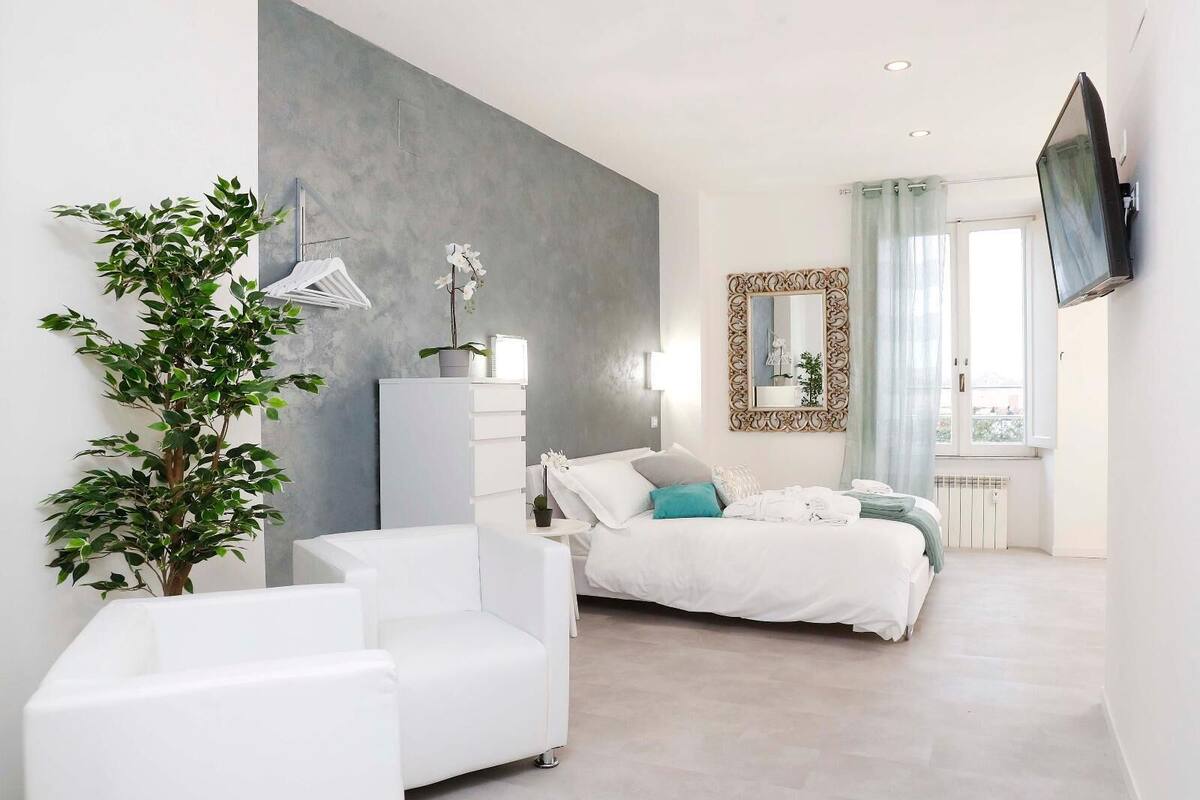 Panoramic Studio Suite, Jetted Tub | Soundproofing, WiFi (free), bed sheets