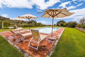 Villa | Alberca | Alberca techada y alberca al aire libre