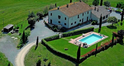 Peaceful Pienza Garden Escape
