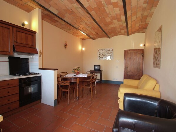 Apartment | Private kitchen - Peaceful Pienza Garden Escape (Pienza)