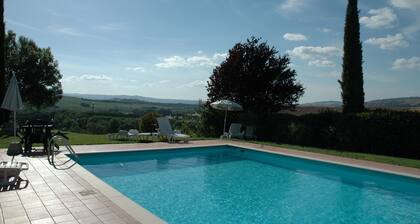Peaceful Pienza Garden Escape