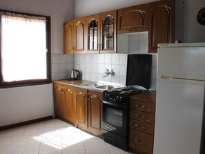Apartment | Private kitchen - Spacious Apartment in Medulin With Covered Terrace (Medulin)