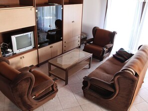 Apartment | Living room - Spacious Apartment in Medulin With Covered Terrace (Medulin)