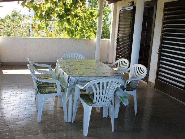 Apartment | Balcony - Spacious Apartment in Medulin With Covered Terrace (Medulin)