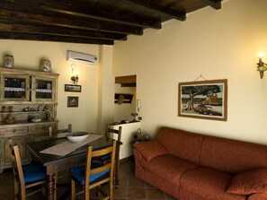 House | Living room - Luxurious Holiday Home in Collesano With Pool (Collesano)