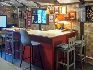 Bar (on property) - 5 bedroom accommodation in Tilney St Lawrence, near Kings Lynn (Tilney St Lawrence, near Kings Lynn)