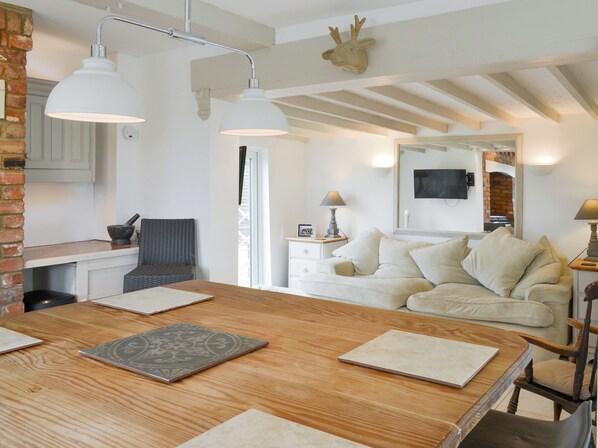 Interior - 5 bedroom accommodation in Tilney St Lawrence, near Kings Lynn (Tilney St Lawrence, near Kings Lynn)