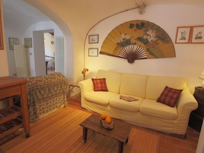 Cottage | Living area